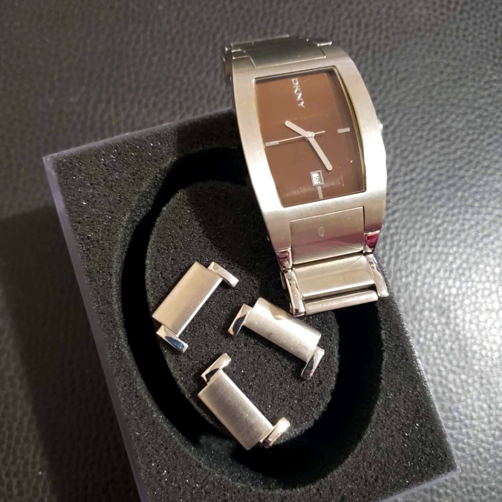 DKNY Men Stainless Band Wristwatch